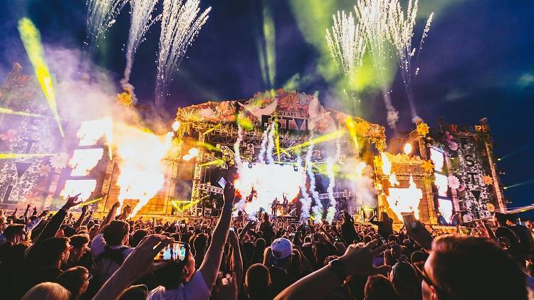 Hvězdy letních festivalů: V Česku se představí Lana Del Rey, The Prodigy, Chemical Brothers i Guano Apes