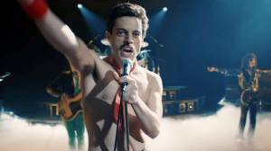 Po obrovském úspěchu v kinech vyjde film Bohemian Rhapsody na DVD a Blu-Ray. S Queen se vydá až do zákulisí