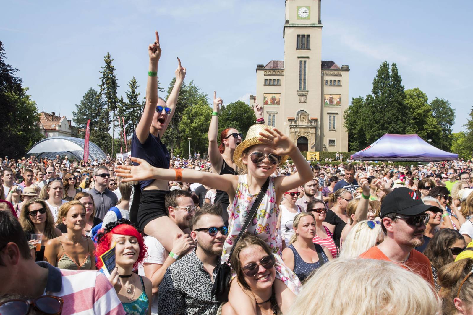 Festival Mezi ploty láká na Tomáše Kluse, Divokej Bill, Barboru Polákovou, Kašpárek v rohlíku i rodinnou zábavu