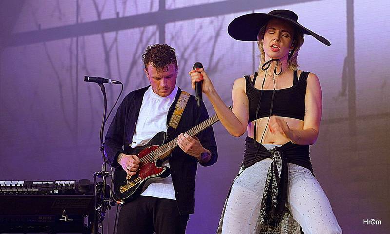 LIVE: Colours of Ostrava si v první den podmanila Florence and The Machine, která vypadala jako víla
