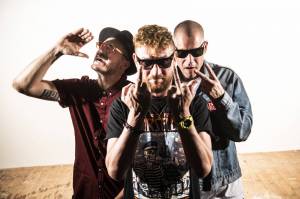 Rapová trojka PSH vydává mystifikační album Debut. Prý na něm pracovala celý život