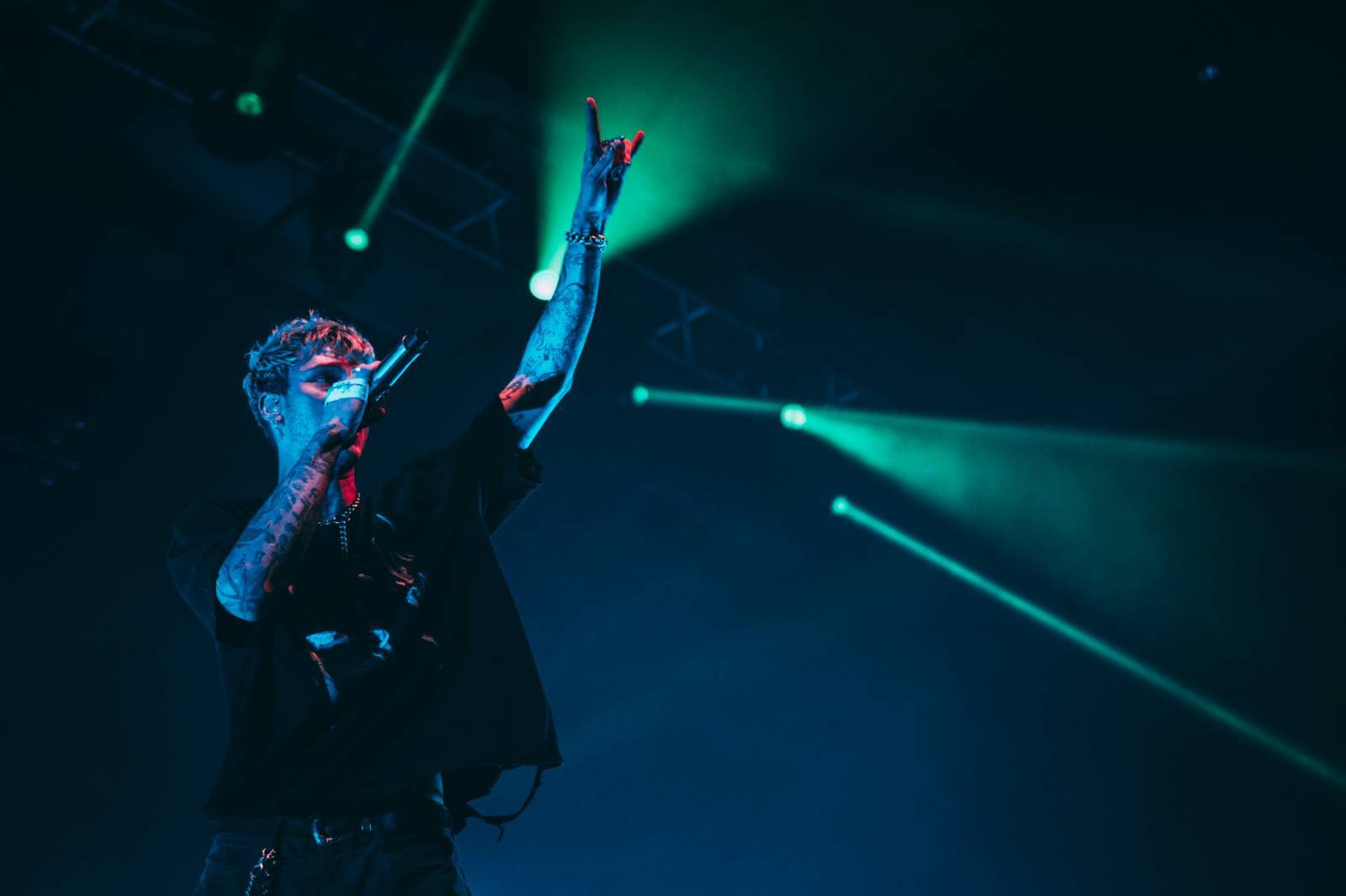 LIVE: Machine Gun Kelly v Praze - Rocková hvězda rapu si střihla předělávky Billie Eilish i Oasis