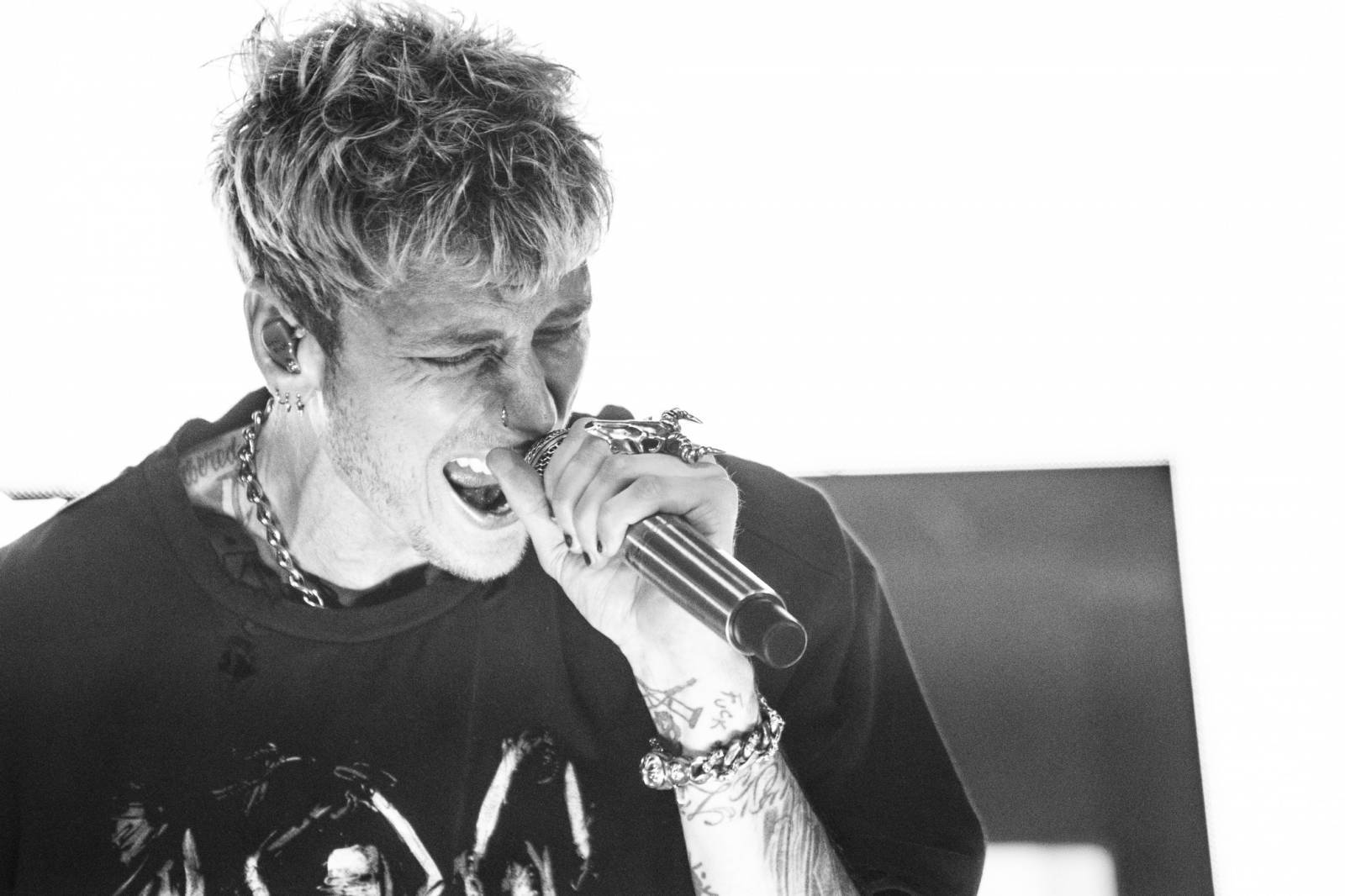 LIVE: Machine Gun Kelly v Praze - Rocková hvězda rapu si střihla předělávky Billie Eilish i Oasis