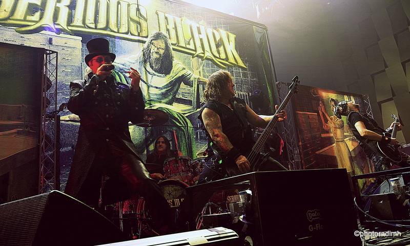 LIVE: HammerFall opanovali souboj power metalových vah ve Foru Karlín 