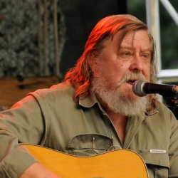 Zemřel trampský písničkář Antonín Linhart, zakladatel skupiny Pacifik a autor Zlatýho údolí