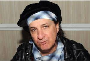 Zemřel kytarista Sylvain Sylvain, spoluzakladatel The New York Dolls