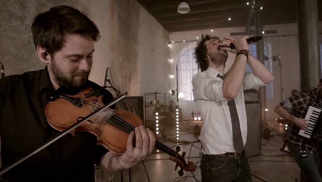 LIVE: Kapela Jelen odehrála energický koncert, pokřtila na něm novou desku