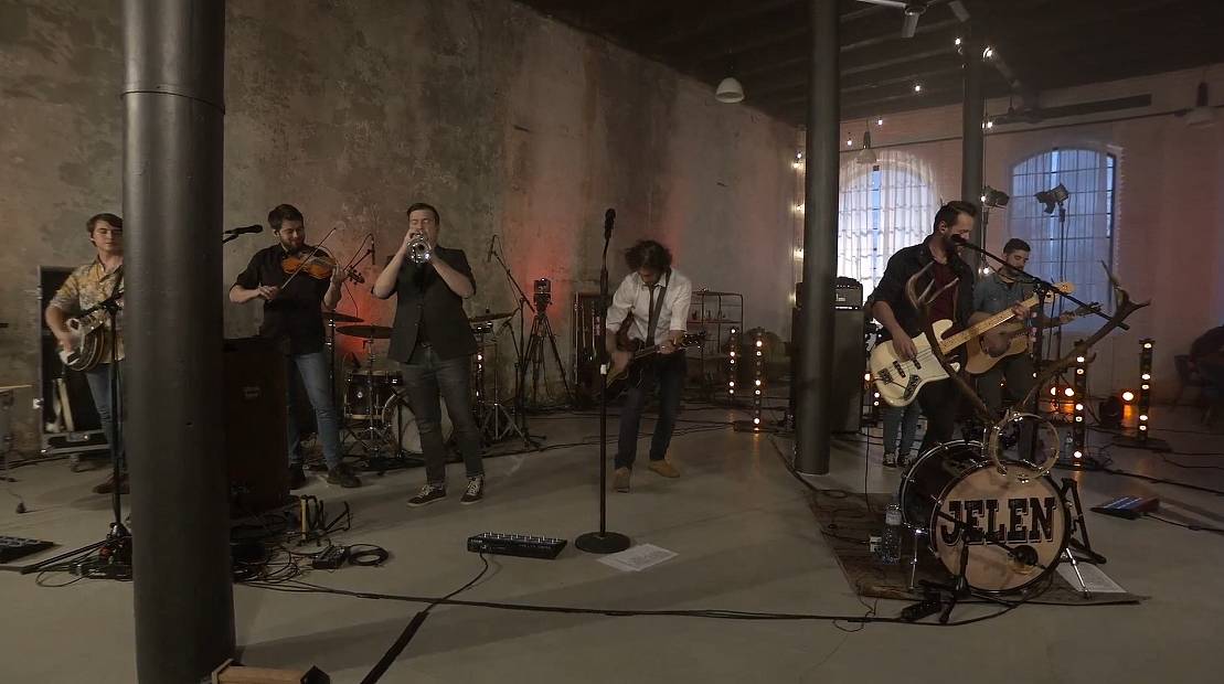 LIVE: Kapela Jelen odehrála energický koncert, pokřtila na něm novou desku