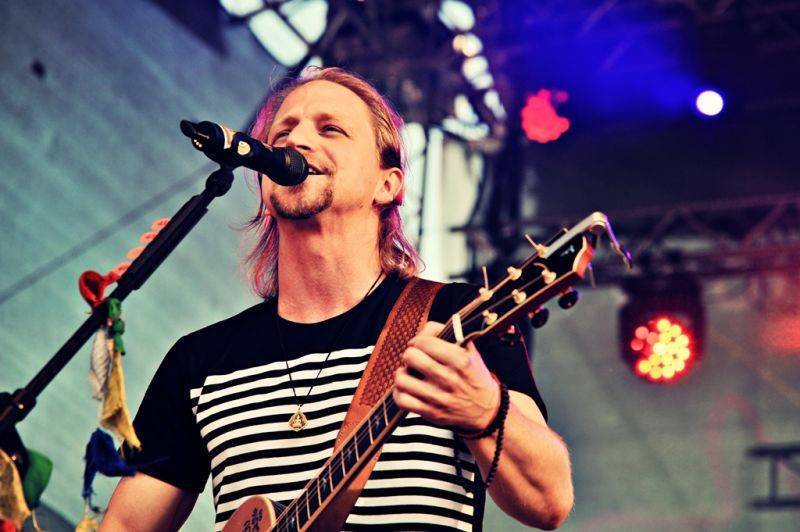 Tomáš Klus vydává album ČAUČESKU, útočí jím na Babiše a Zemana