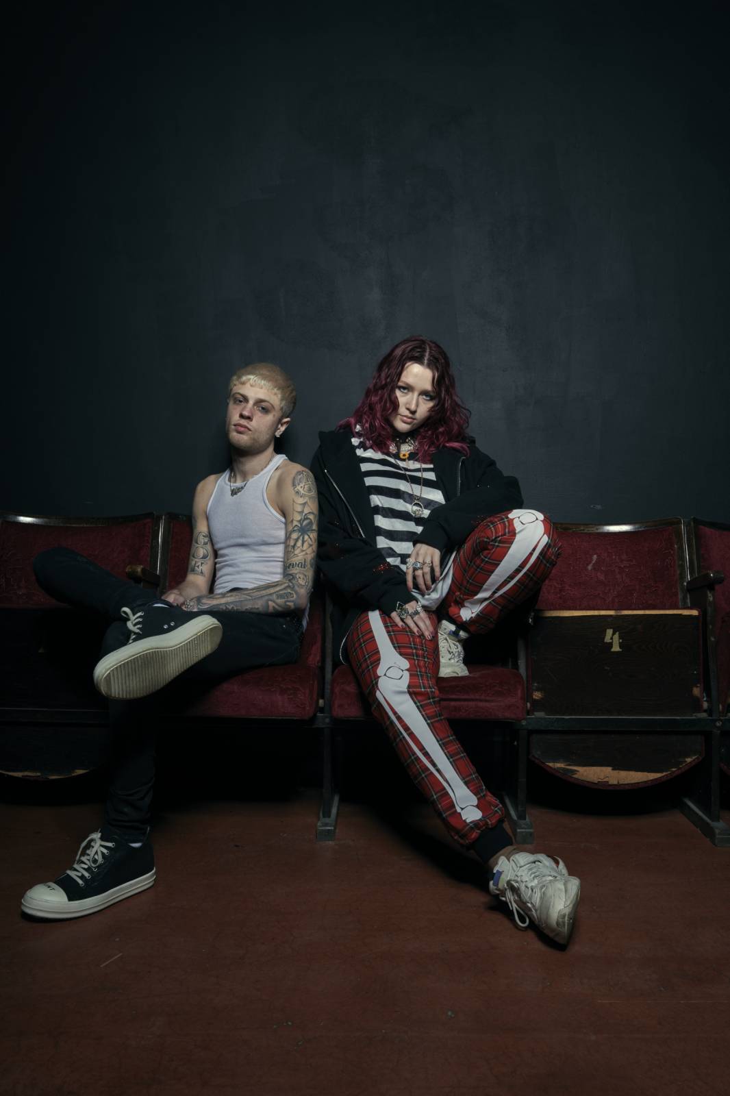 Karin Ann vydala singl s britským rapperem Macca Wilesem, zpívají o toxických vztazích