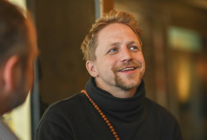 LIVE: Tomáš Klus a jeho hudební a dramatické propojení Racka v jednozáběrovém snímku