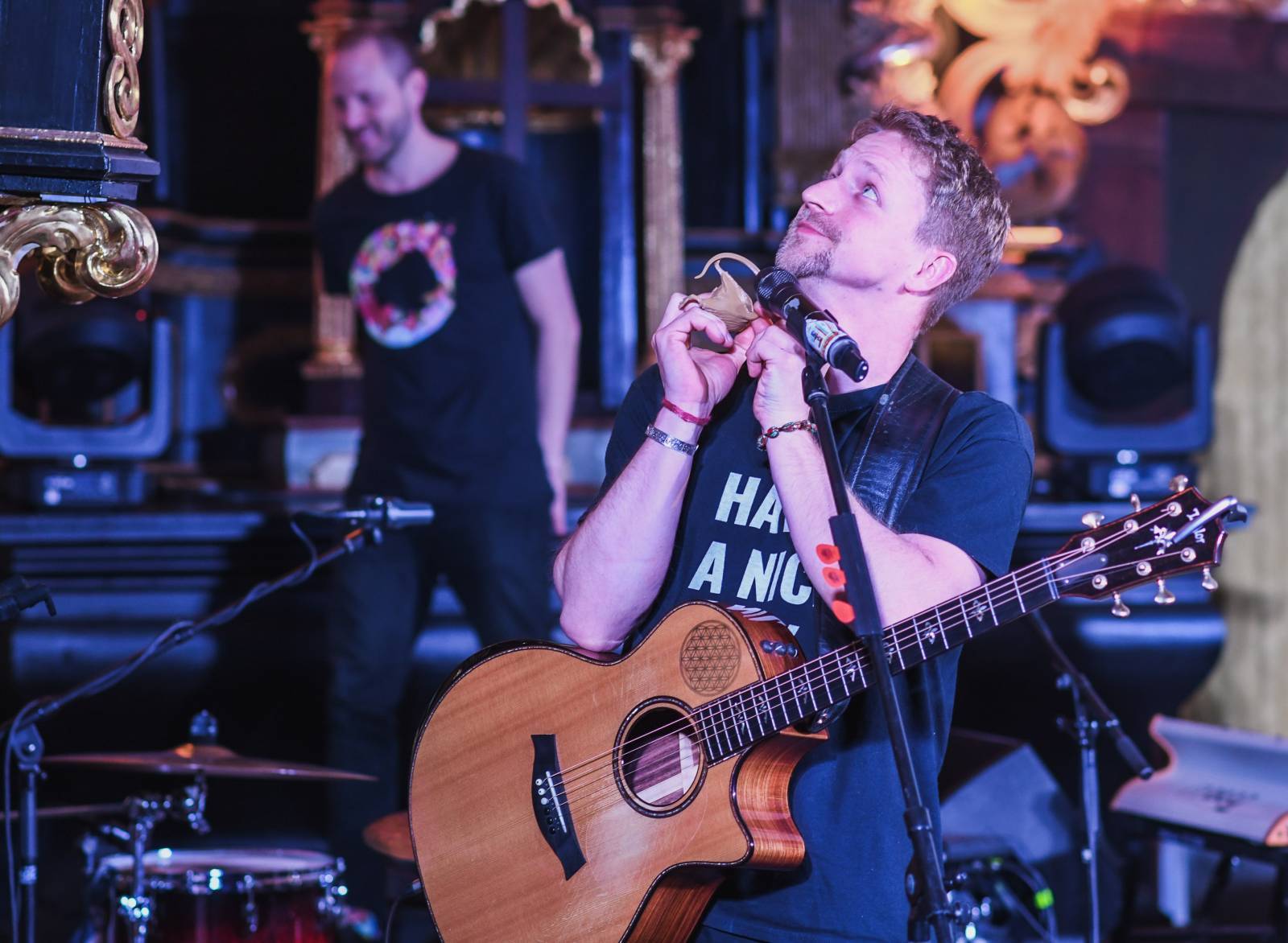 LIVE: Tomáš Klus a jeho hudební a dramatické propojení Racka v jednozáběrovém snímku