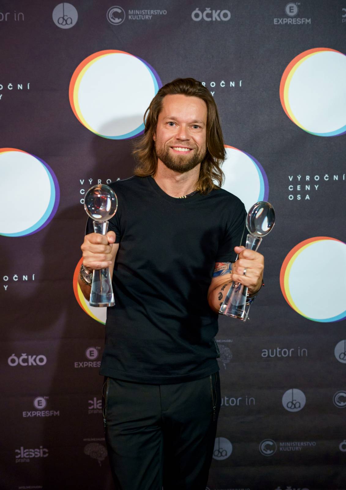Ceny OSA jsou rozdány, sošky si odnesli Marek Ztracený nebo Richard Krajčo s Petrem Harazinem za skladbu Srdce nehasnou