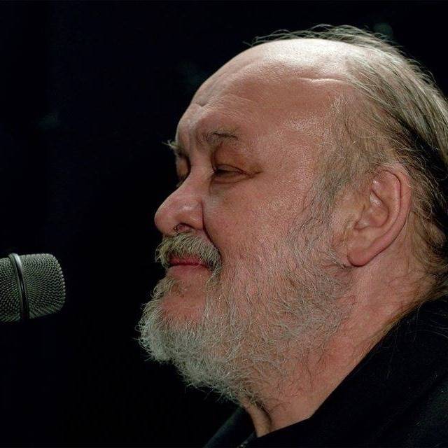 František Segrado - Všestranný zpěvák miloval hudbu, výtvarné umění a Valašsko. Státní operu uzpíval i bez mikrofonu