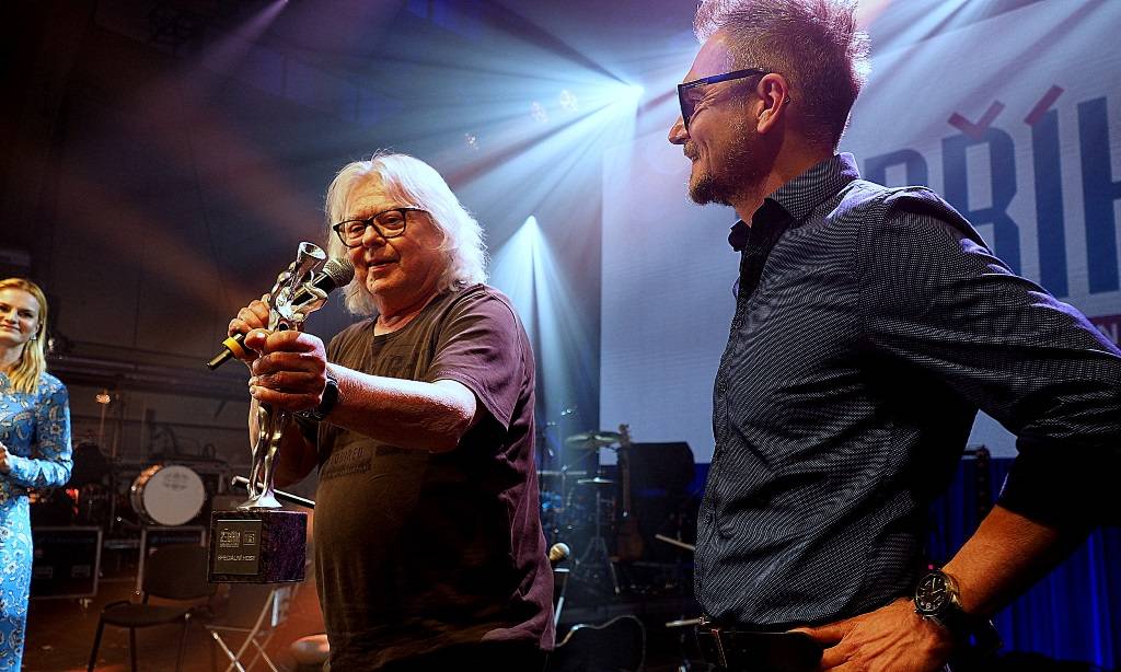 Na Žebřík už tento pátek! Finálovou show odstartují Anna K. a Miro Žbirka, ceny převezmou vítězové dvou ročníků ankety