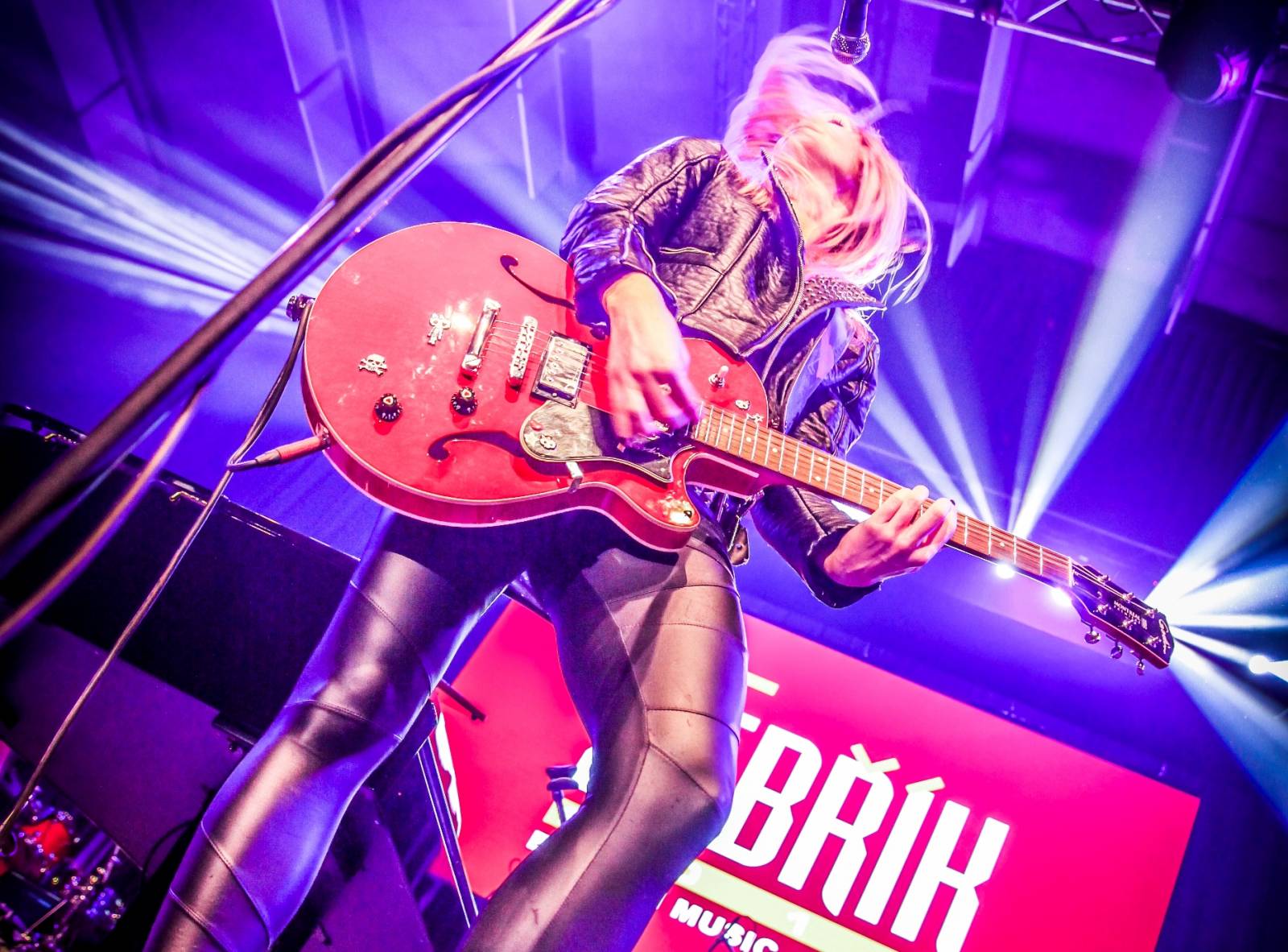 Na Žebřík už tento pátek! Finálovou show odstartují Anna K. a Miro Žbirka, ceny převezmou vítězové dvou ročníků ankety