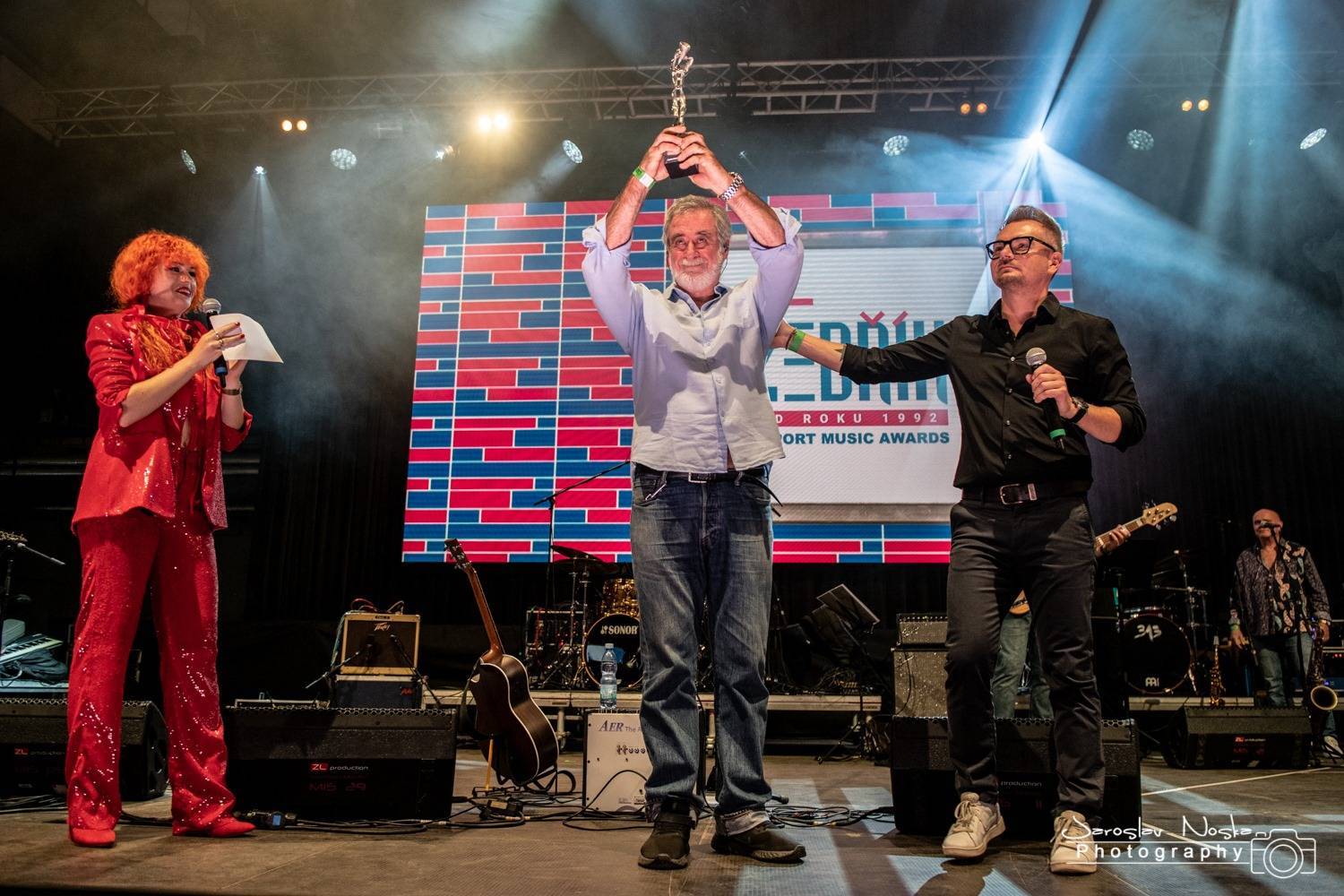 VIDEOROZHOVOR | Žofie Dařbujánová na Žebříku: „Marek Taclík jezdil na naše koncerty na koloběžce,