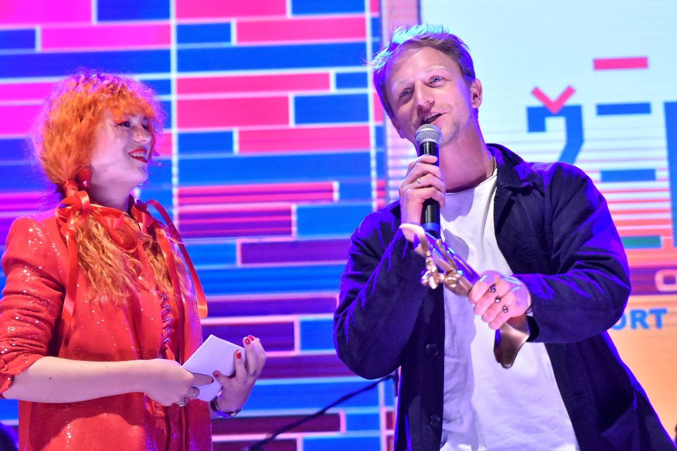 VIDEOROZHOVOR | Žofie Dařbujánová na Žebříku: „Marek Taclík jezdil na naše koncerty na koloběžce,