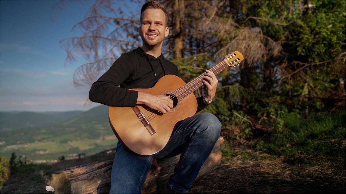 TOP 5 videoklipů týdne: Harlej dávají sbohem smutku a Martina Chodúra inspirovala erotická vize