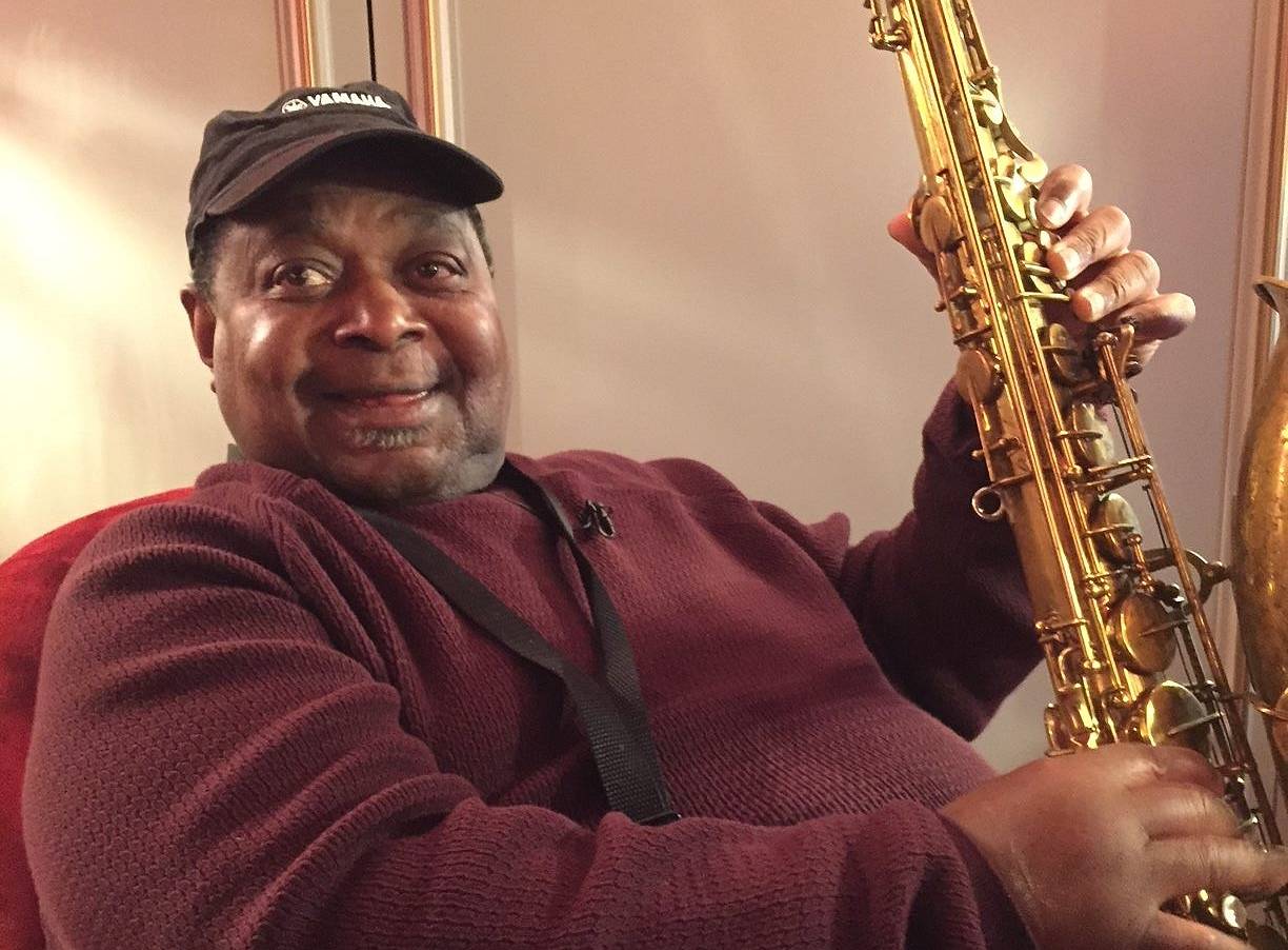 Zemřela funková ikona Pee Wee Ellis. Saxofonista hrál několikrát v Česku