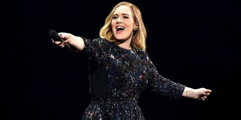 Adele se vrací na scénu, po šesti letech vydala nový singl