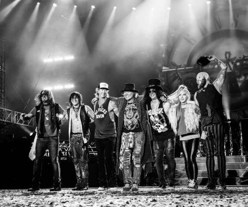BIZAR OF THE WEEK: Guns N ‘Roses will release a four-song EP, but don’t expect new recordings
