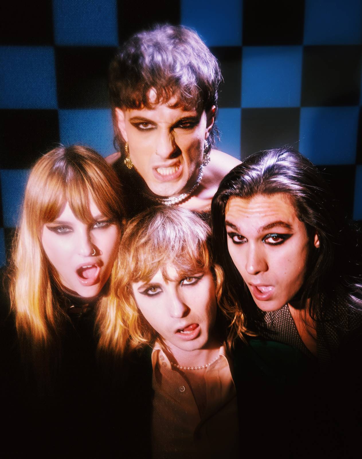 Rockoví Måneskin vydávají skladbu MammaMia, poprvé v ní ukazují svou ironickou stránku