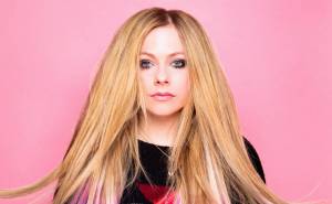 Koncert Avril Lavigne v Česku má nový termín, do Prahy dorazí v březnu
