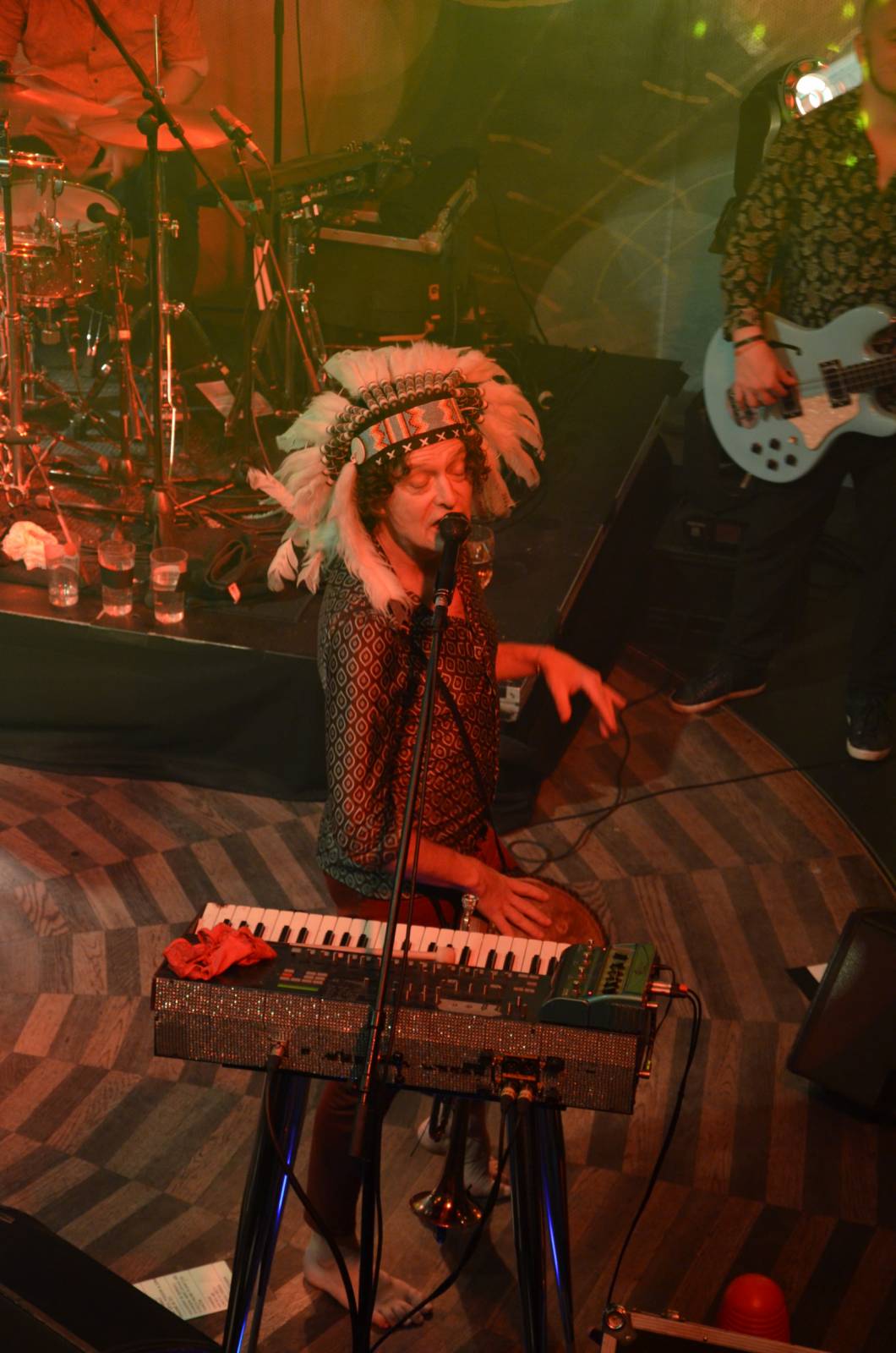 LIVE: Mig 21 roznesli pražskou Lucernu na kopytech, vzduchem létaly kalhotky