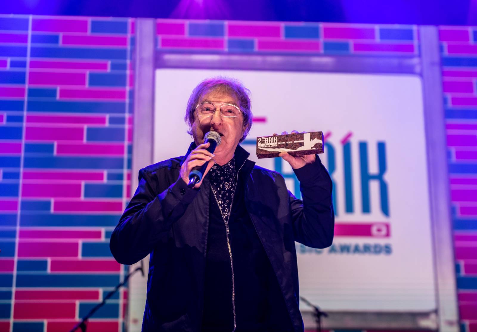 Odstartoval jubilejní ročník ankety Žebřík. Oslavy 30 let a vyhlášení cen proběhne na Apríla