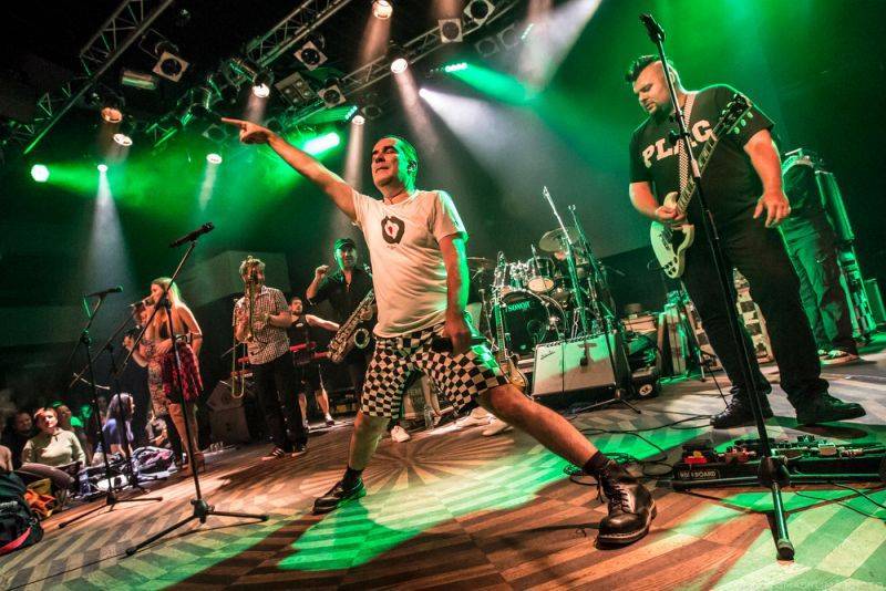 Jak se žije na šňůře | Polemic: Už při nastupování do dodávky vidíme, kdo je v jakém rozpoložení