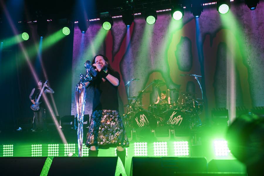 RECENZE: Korn nesměle vykukují ze zdánlivě bezedné bažiny plné deprese