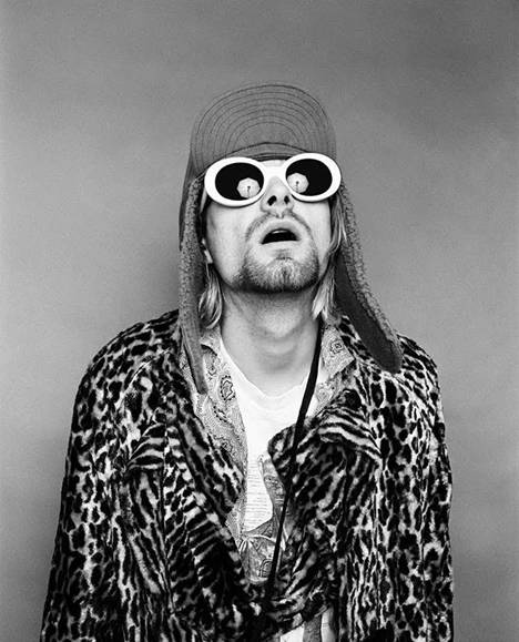 Kurt Cobain jako módní ikona. Mistr vrstvení, který se nebál ani dámských šatů