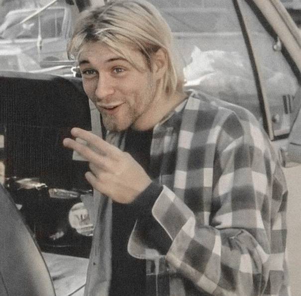 Kurt Cobain jako módní ikona. Mistr vrstvení, který se nebál ani dámských šatů