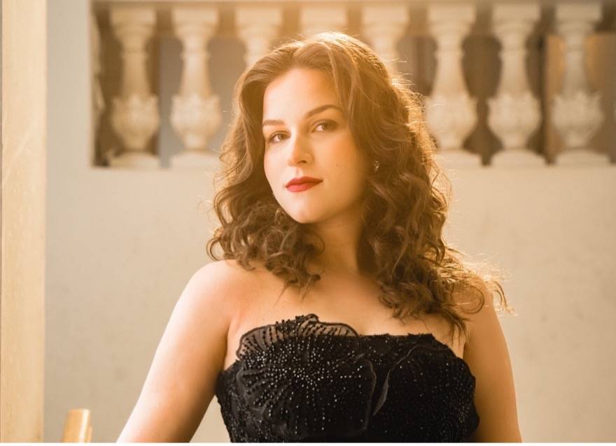 TOP 6 videoklipů týdne: Tomáš Klus si zazpíval s Veronikou Khek Kubařovou, Sebastien se zamýšlí nad sílou rodiny a Elly odkrývá citlivá témata