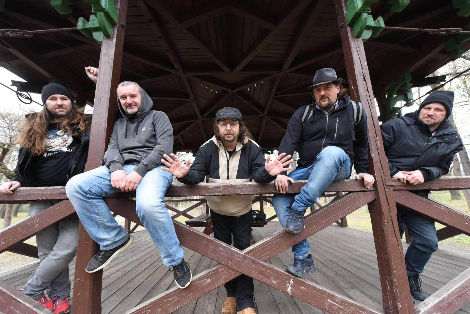 RECENZE: Oliverova dálka se na novém albu mírně vzdaluje undergroundu a alternativě