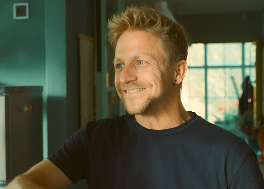 TOP 8 videoklipů týdne: Rybičky 48 si zazpívaly s Vaškem Bláhou, Tomáš Klus přeje všem Štěstí a Kaczi ctí mateřskou lásku