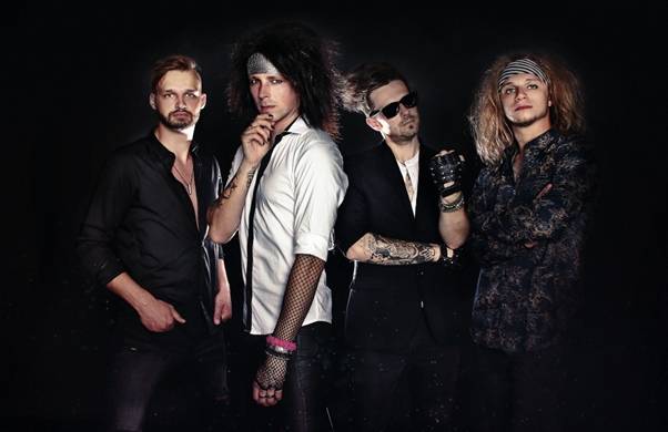 TOP 6 videoklipů týdne: Deaf Heart v retro vizuálu, znepokojiví Ghost a The 1975 chystající novou desku