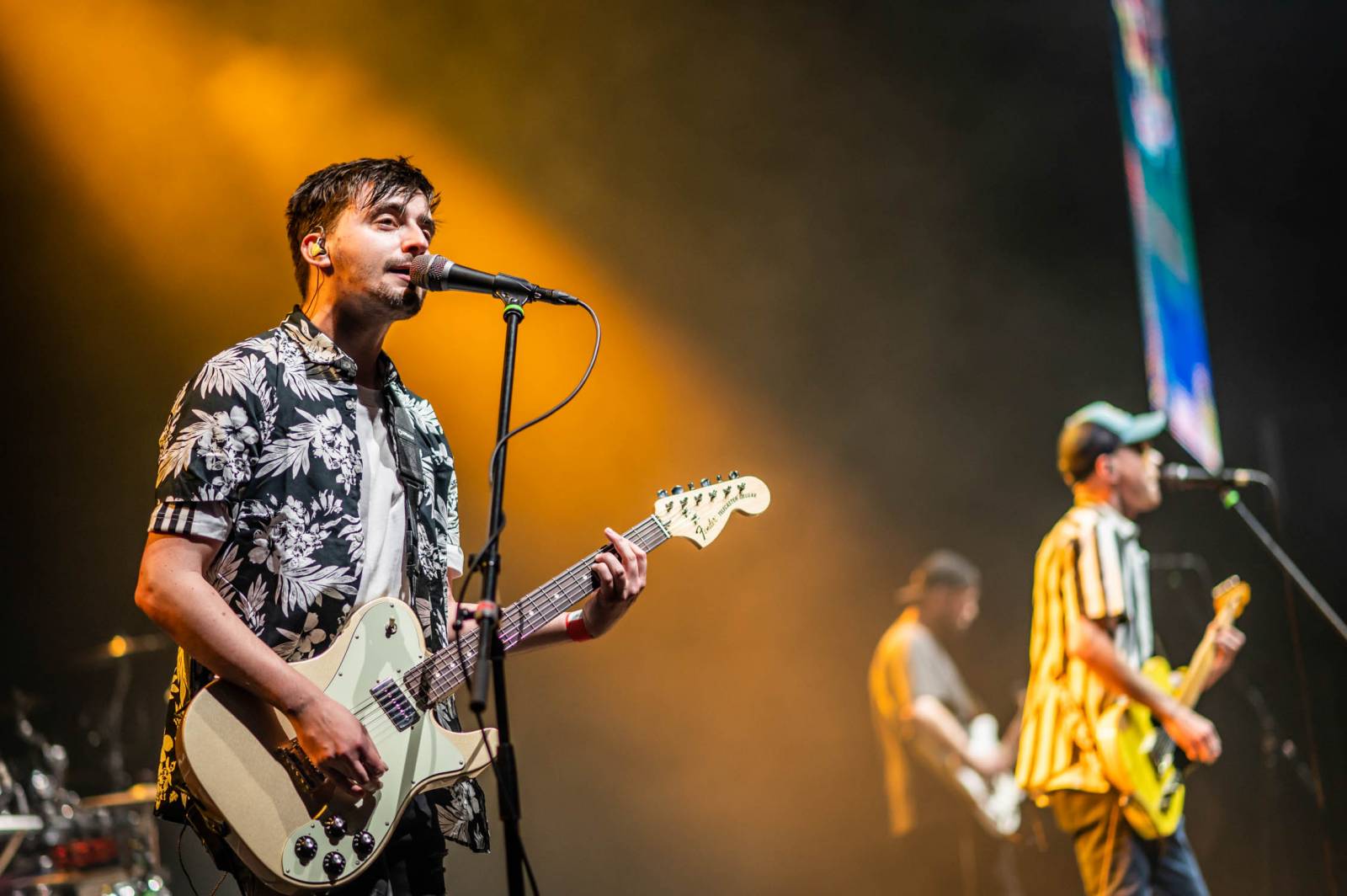 TOP 6 videoklipů týdne: Deaf Heart v retro vizuálu, znepokojiví Ghost a The 1975 chystající novou desku