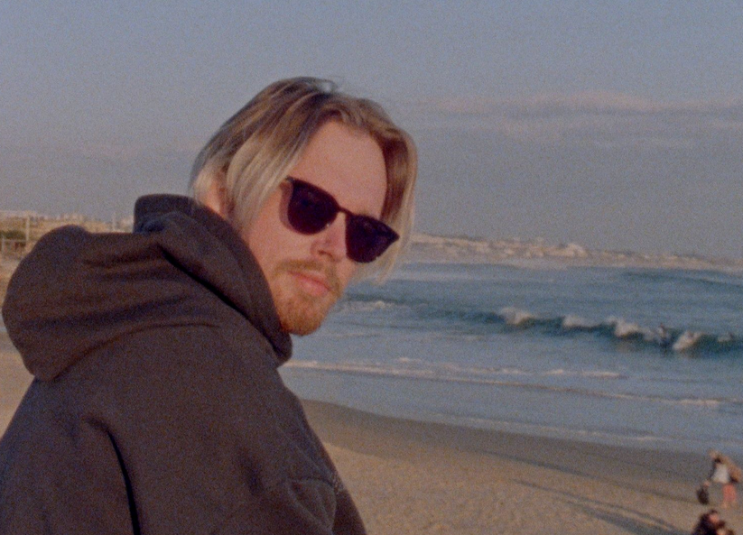 TOP 6 videoklipů týdne: The Killers v klipu s plameňáky, letní hymna Paulieho Garanda a lehkomyslný Robbie Williams