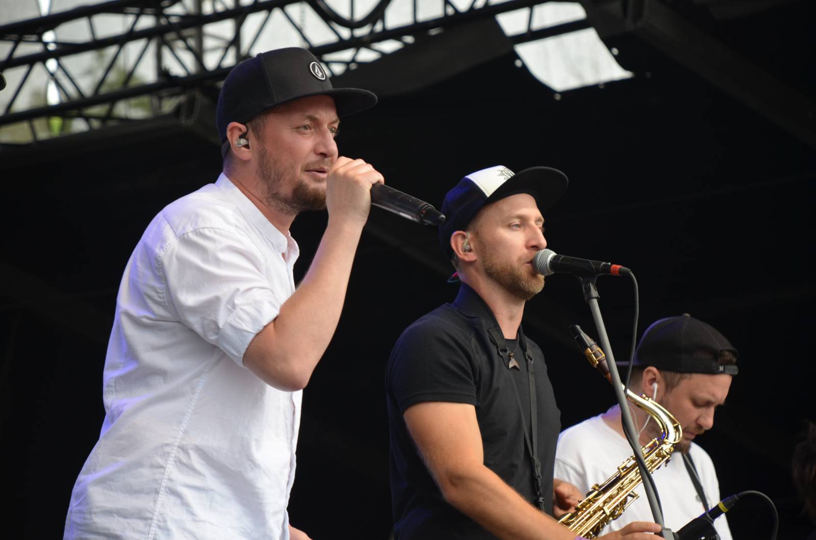 UDG a Vypsaná fiXa vytáhli na Hradech CZ na pódium fanoušky, Visací zámek odjížděl se spodním prádlem