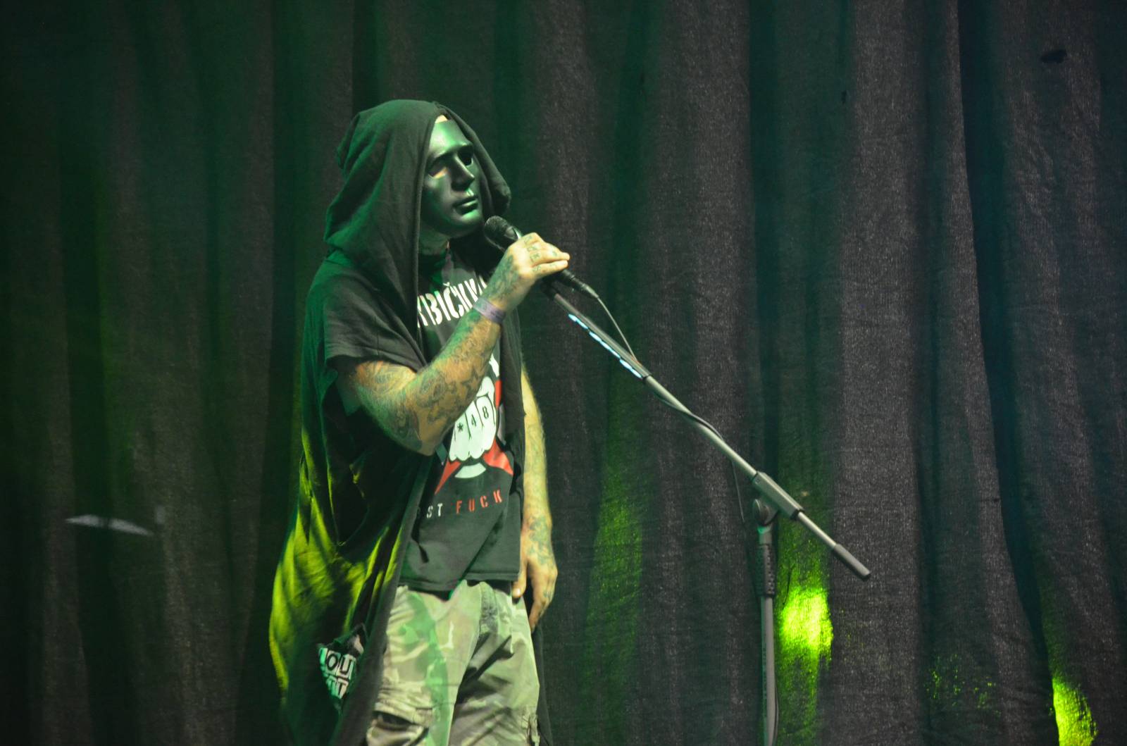 UDG a Vypsaná fiXa vytáhli na Hradech CZ na pódium fanoušky, Visací zámek odjížděl se spodním prádlem