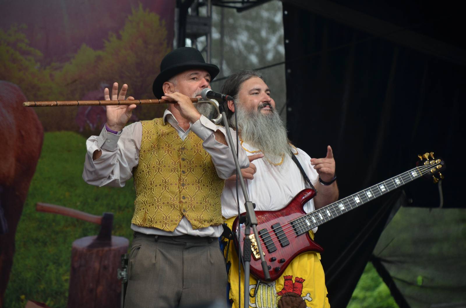 UDG a Vypsaná fiXa vytáhli na Hradech CZ na pódium fanoušky, Visací zámek odjížděl se spodním prádlem