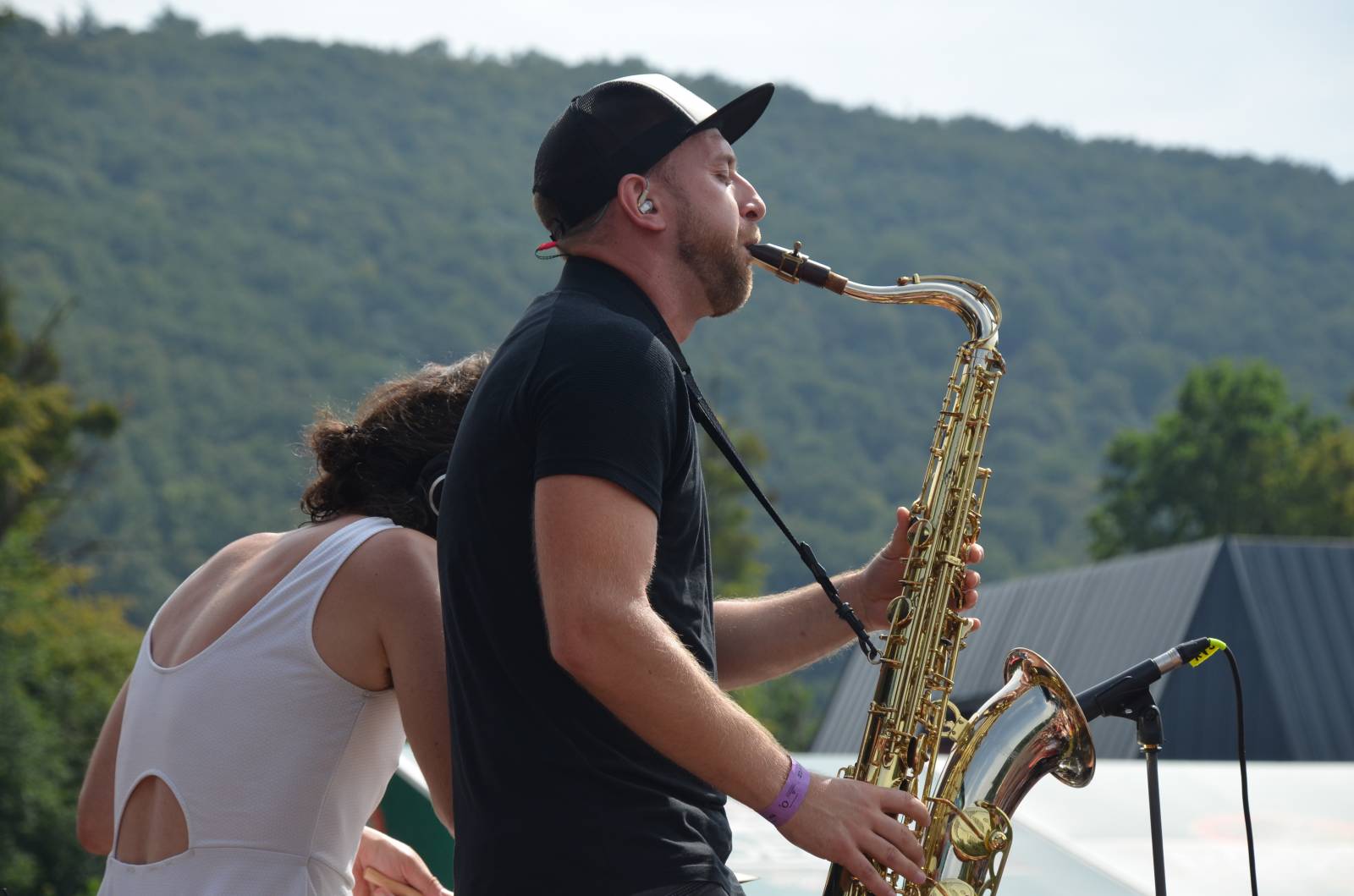 UDG a Vypsaná fiXa vytáhli na Hradech CZ na pódium fanoušky, Visací zámek odjížděl se spodním prádlem