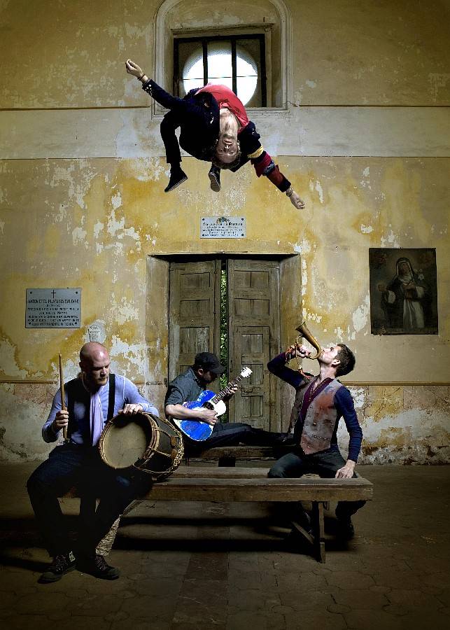 RETRO 2000| Coldplay: Producent nám do studia přivedl hypnotizéra, při nahrávání jsme pak byli v divném tranzu