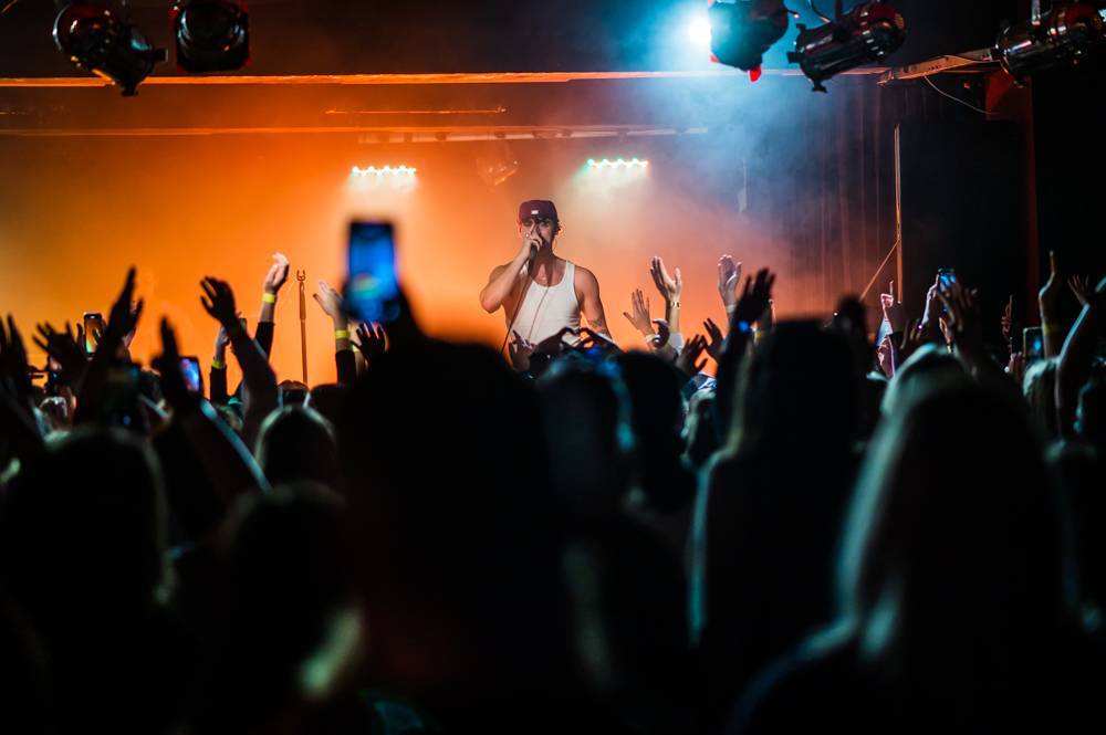 LIVE: Sofian Medjmedj si přeje, aby se na jeho koncertech lidé oprostili od všech starostí. A to se mu v Ostravě povedlo