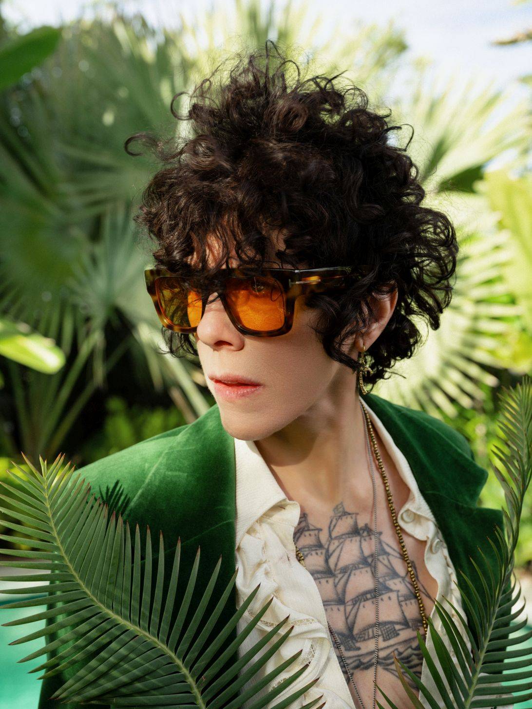 TOP 7 videoklipů týdne: Marpo se vymyká dosavadní tvorbě, Bára Poláková rozjíždí retro mejdan a Trocha Klidu odkládá vážná témata