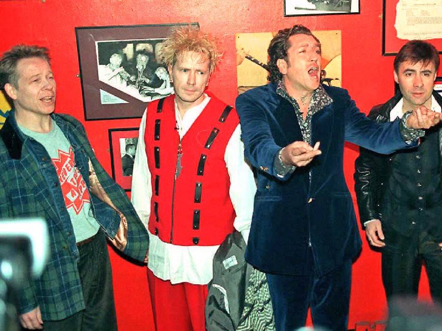 RETRO 90s | LIVE: Děláme to jen pro peníze, hlásali Sex Pistols v Praze