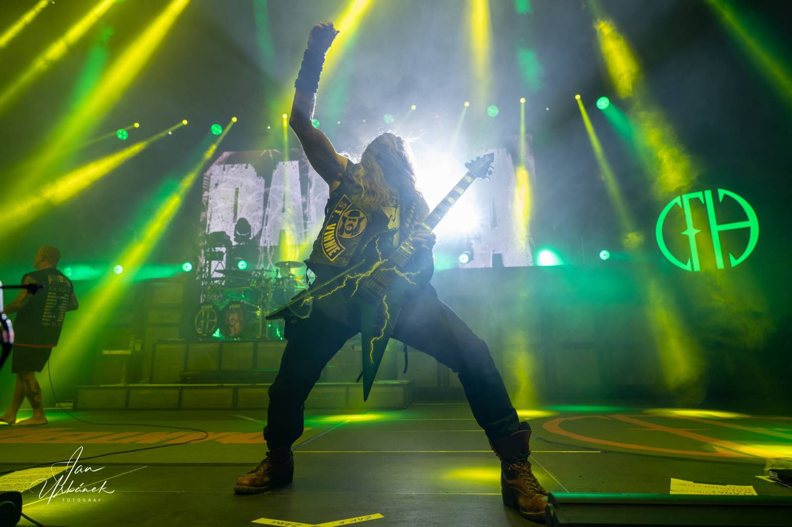LIVE: Pantera rozpoutala metalovou apokalypsu a rozsekala v pražské O2 areně fanoušky na kousky
