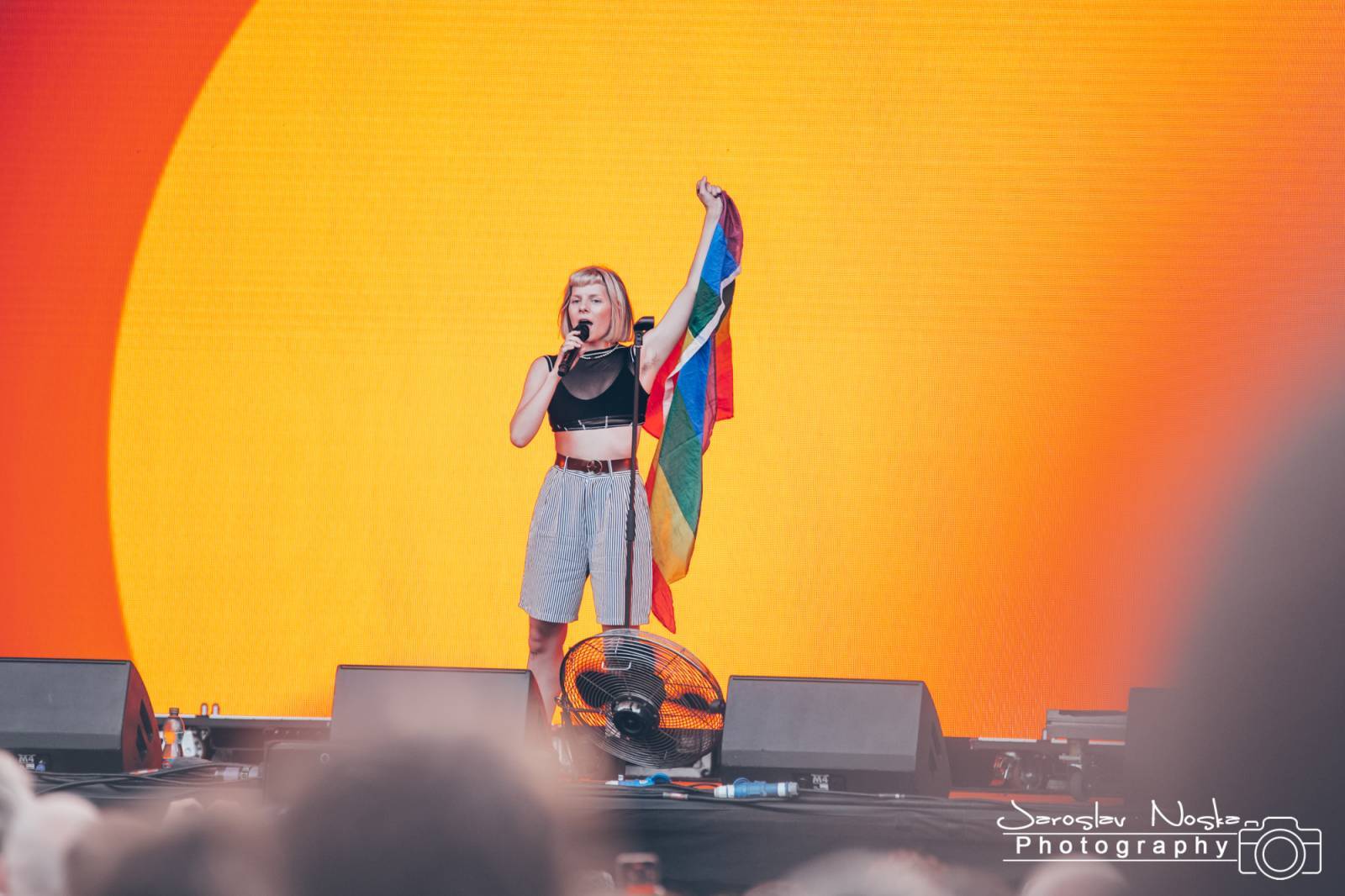 LIVE: Jamiroquai unikli dešti, Aurora přinesla křehké, procítěné písně